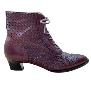 VTG Nicole Women Leather Lace Up Ankle Boots 7 Victorian Goth Whimsy Brown Woven